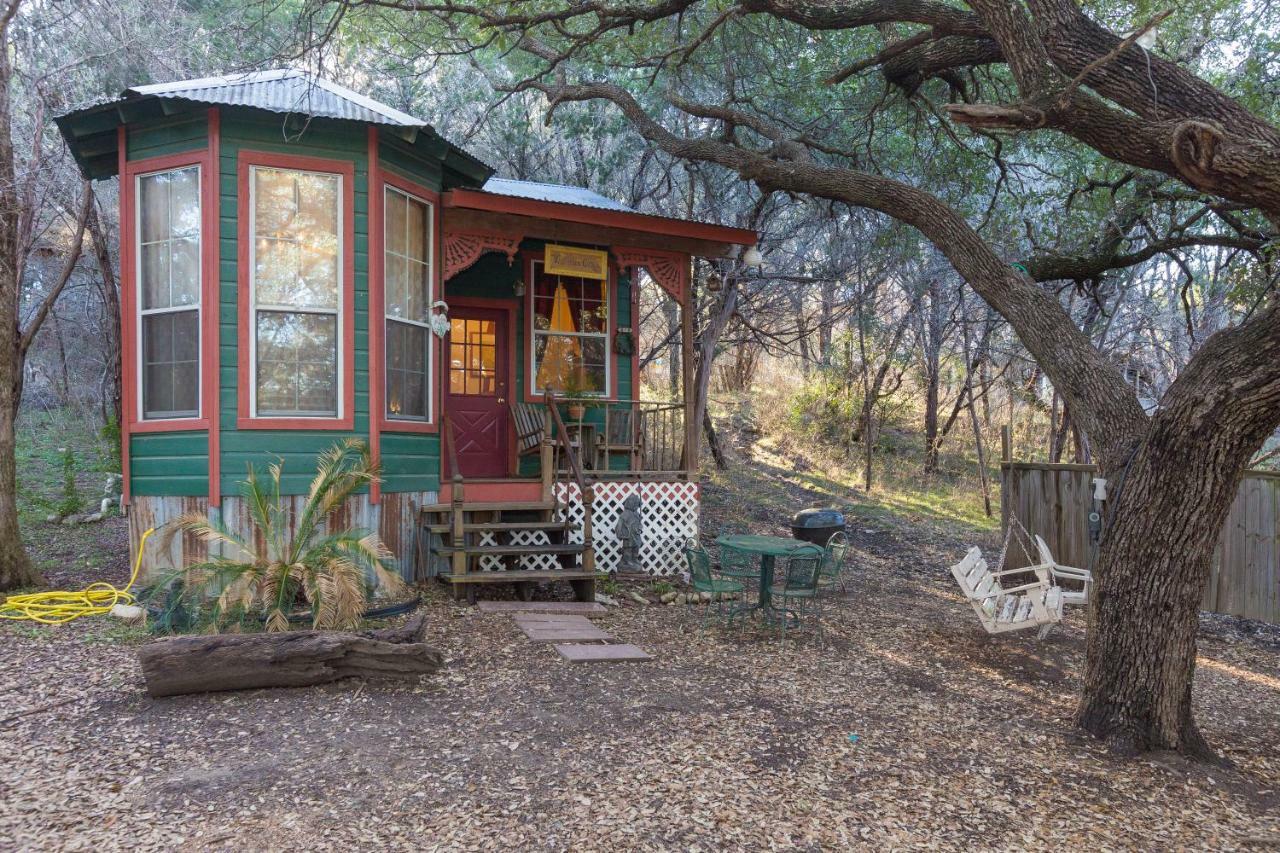 The Victorian Cottage At Creekside Camp & Cabins Marble Falls Exterior foto